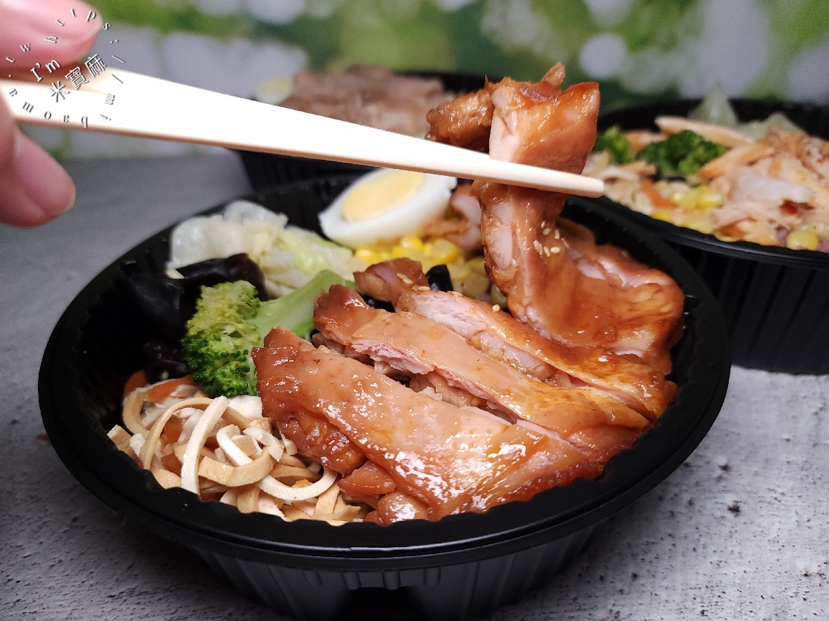日日晴食┃板橋健康餐盒。豐富口味選擇，五種配菜有夠誠意，少油少鹽又好吃