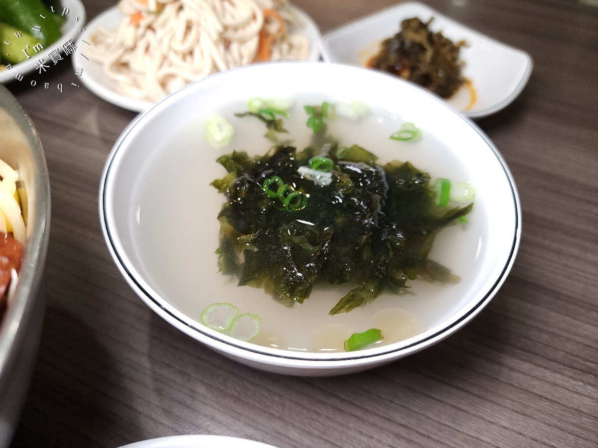杜姥姥麵飯館┃新店美食。在地傳承媽媽味，私房紅燒肉、麻醬麵一吃就愛上！