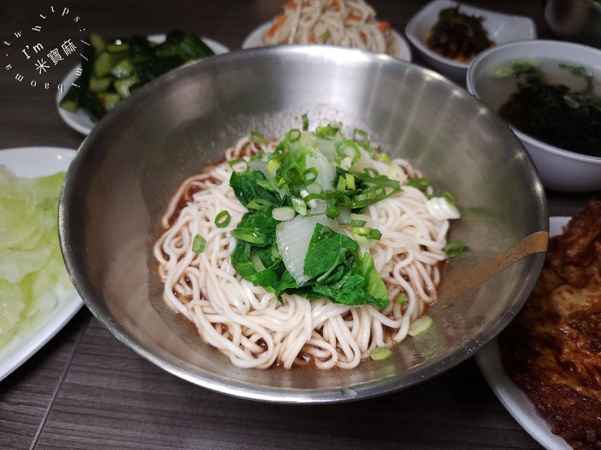 杜姥姥麵飯館┃新店美食。在地傳承媽媽味，私房紅燒肉、麻醬麵一吃就愛上！