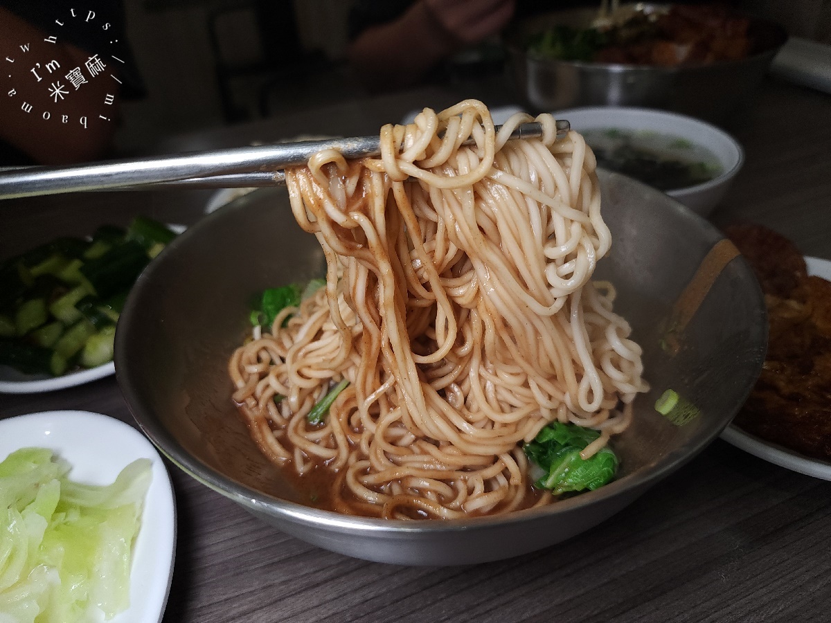 杜姥姥麵飯館┃新店美食。在地傳承媽媽味，私房紅燒肉、麻醬麵一吃就愛上！