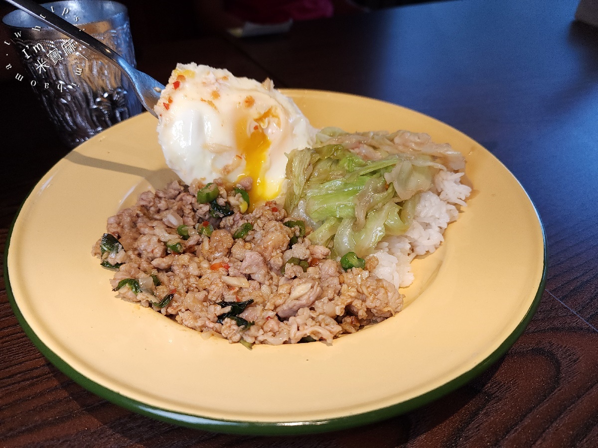 泰之初Brunch南勢角店┃中和美食。捷運出站秒穿越泰國，午晚餐異國美食一次滿足！