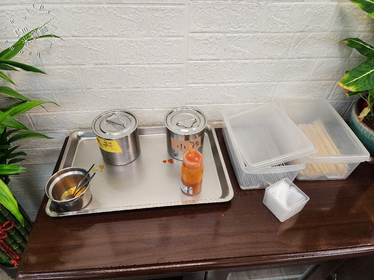 師大分部神之臭豆腐┃台北萬隆美食。深夜神秘發財車臭豆腐有店面了!用餐環境好，酥脆爆汁的臭豆腐一口就愛上