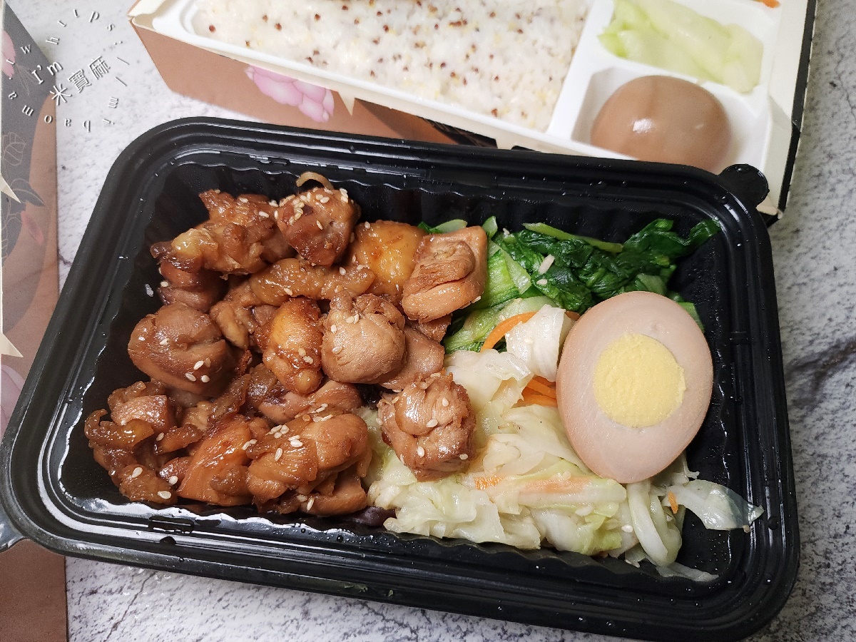 舊識平價便當┃新店美食。在地質感餐盒首選！健康藜麥飯，美味外帶內用都激推！