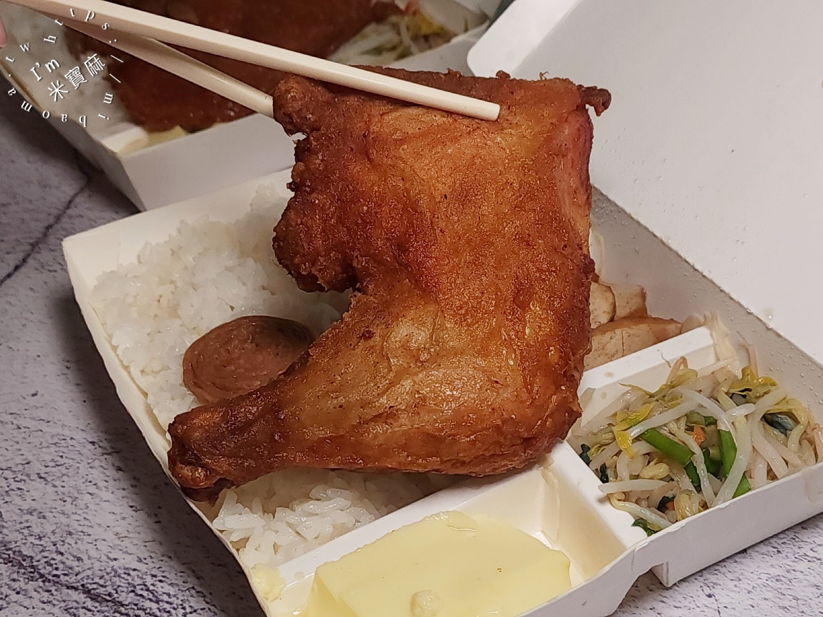 蘭 米食餐盒┃中和廟口美食。85元高CP值便當，炸雞腿、滷排骨、鯖魚排吃飽飽！