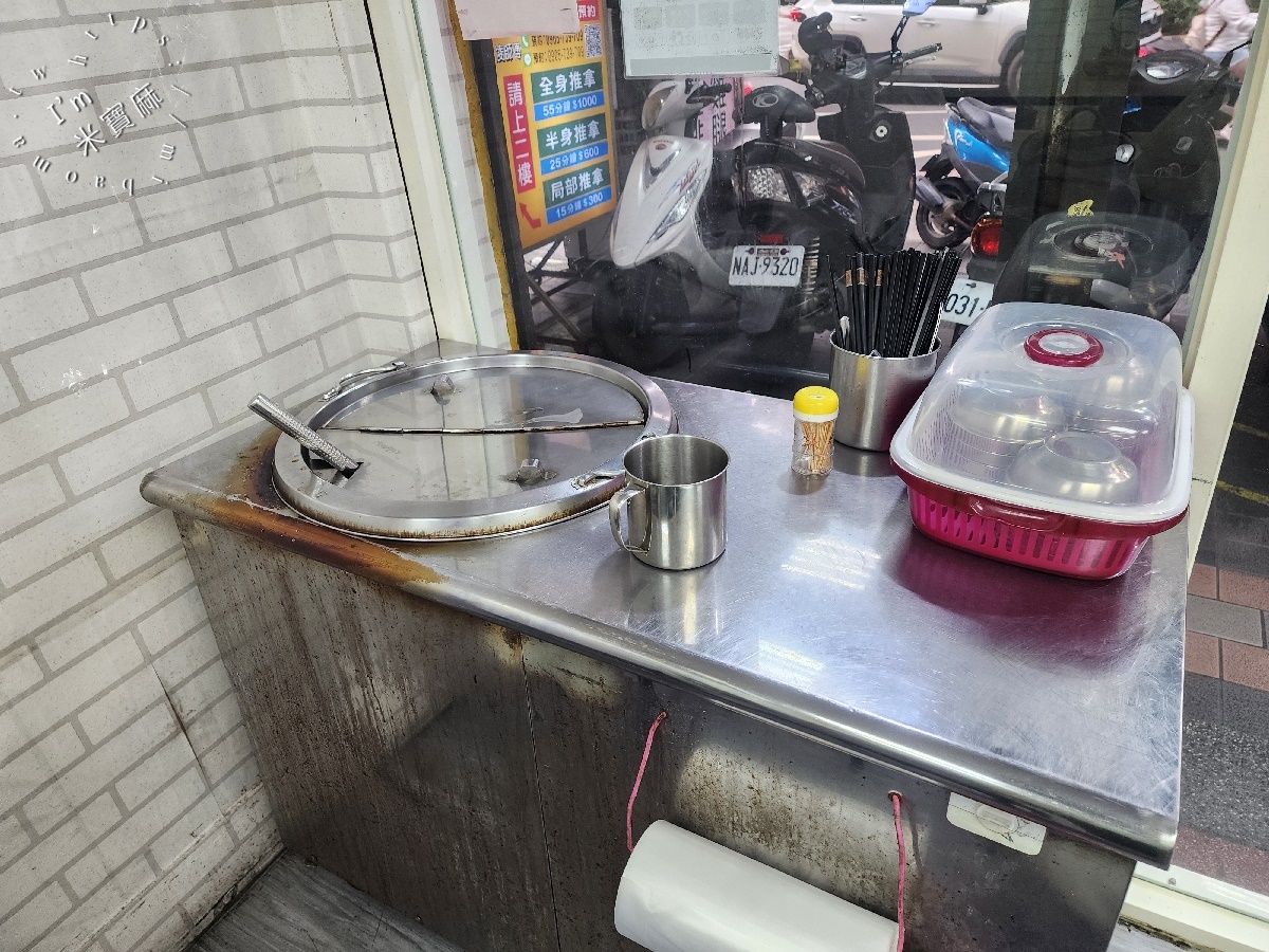 蘭 米食餐盒┃中和廟口美食。85元高CP值便當，炸雞腿、滷排骨、鯖魚排吃飽飽！