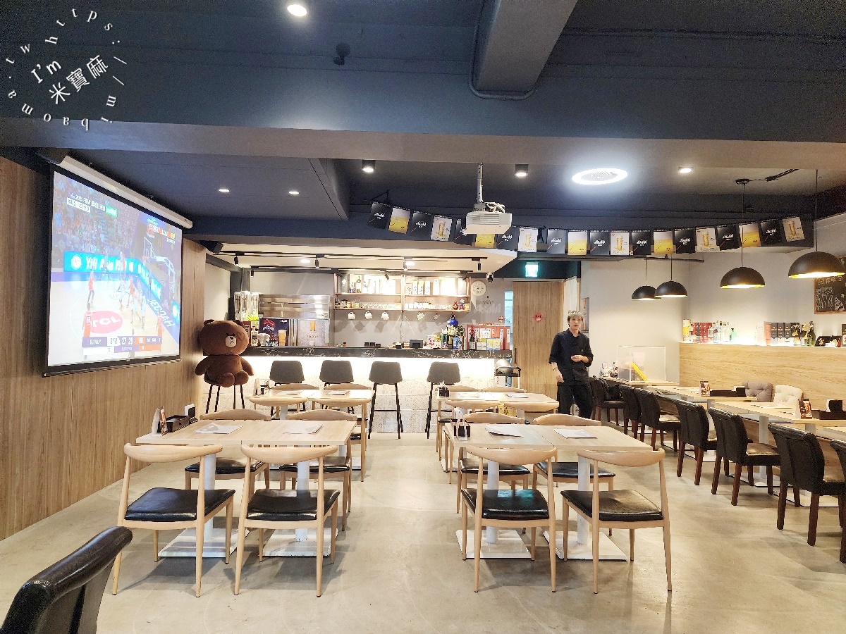 MJ 餐酒館｜行天宮商業午餐，包場，場地租借。商業午餐好選擇，慢燉老母雞湯麵、秘傳老兵牛肉麵加上銷魂小菜更是豐富
