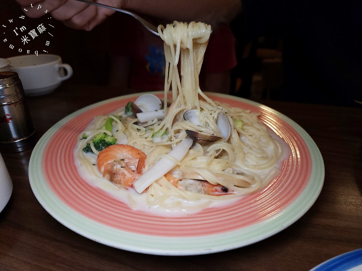 O’PASTA 義大利麵坊┃興南夜市美食。平價義大利麵、燉飯、焗烤，紅茶濃湯無限享用，CP值高到感動流淚！