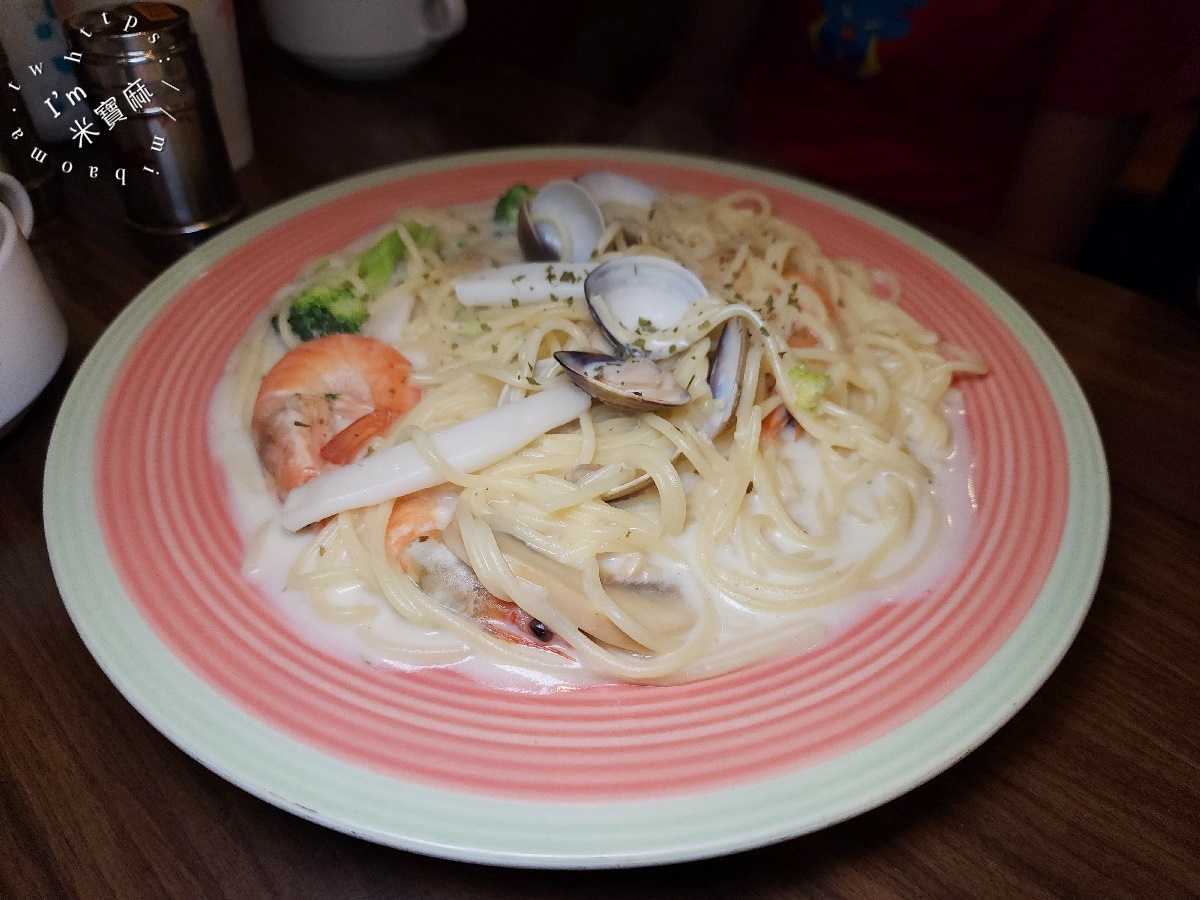 O’PASTA 義大利麵坊┃興南夜市美食。平價義大利麵、燉飯、焗烤，紅茶濃湯無限享用，CP值高到感動流淚！