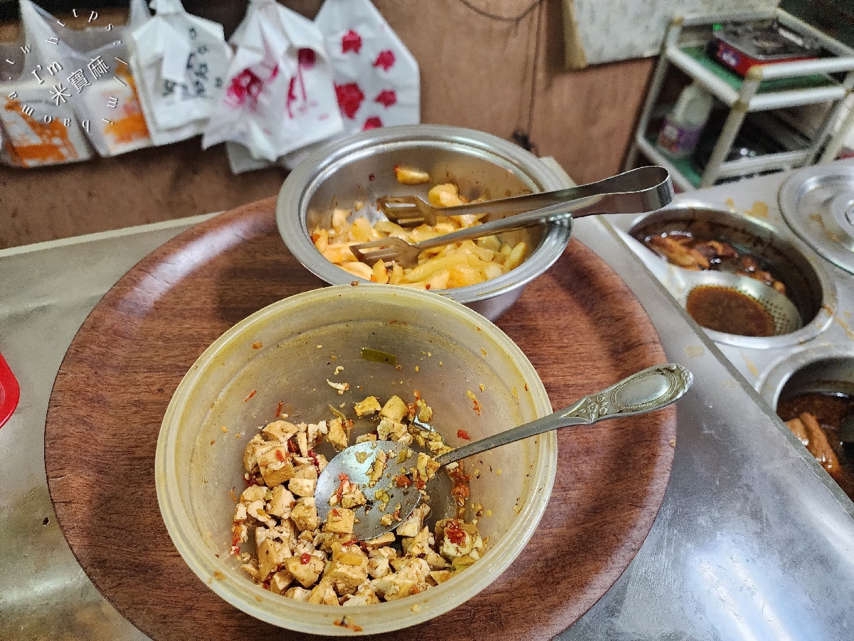 巧味香鴨莊┃板橋美食。月底吃也不會心痛的CP值便當，燒鴨飯必點！