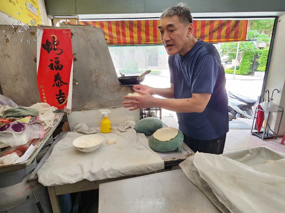 日發巴拉打印度烤餅 煎餅 奶茶┃中和華新街美食。老饕推薦的道地風味，招牌奶油烤餅、咖哩雞必吃！