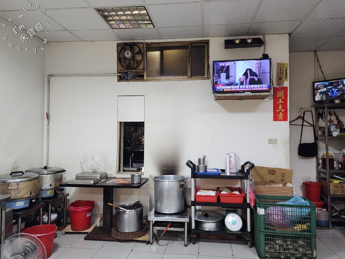 勝興廣式燒臘┃中和美食。八選三配菜任你搭，銷魂三寶、脆皮鴨腿根本犯規！