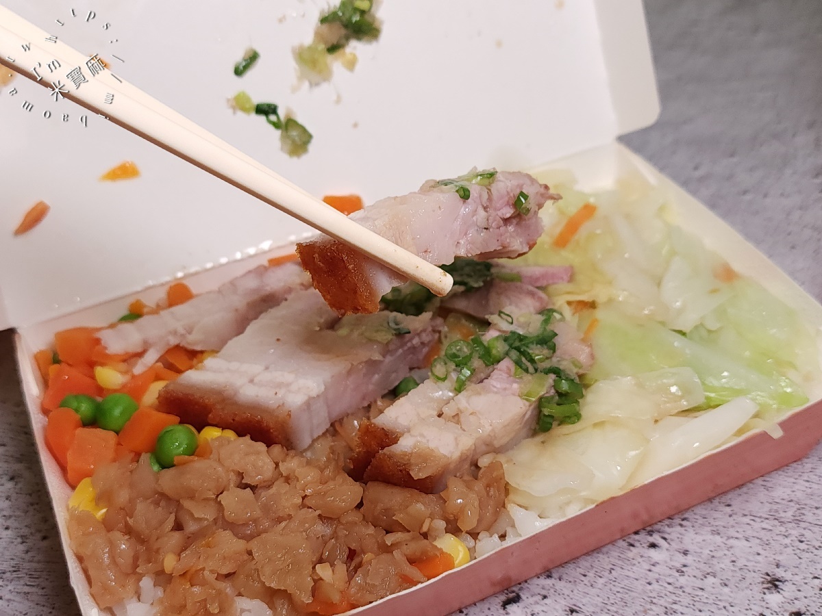 香港珍園燒臘店┃文山區美食。萬芳醫院站旁30年老字號，脆皮燒肉飯、燒鴨飯、玫瑰雞腿飯必吃