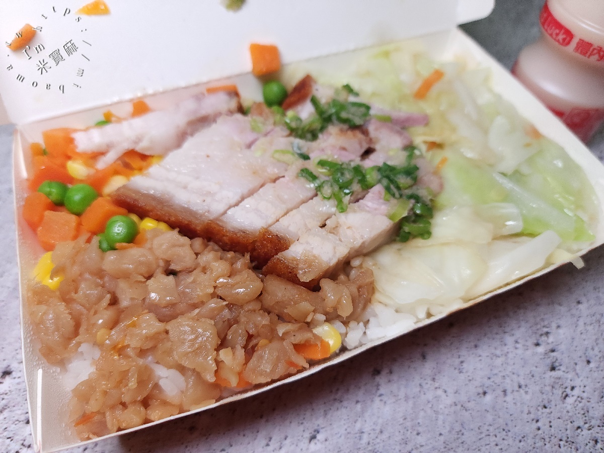 香港珍園燒臘店┃文山區美食。萬芳醫院站旁30年老字號，脆皮燒肉飯、燒鴨飯、玫瑰雞腿飯必吃