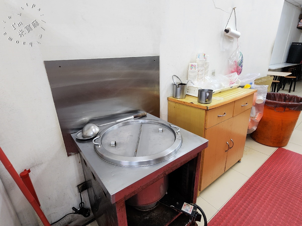 香港珍園燒臘店┃文山區美食。萬芳醫院站旁30年老字號，脆皮燒肉飯、燒鴨飯、玫瑰雞腿飯必吃