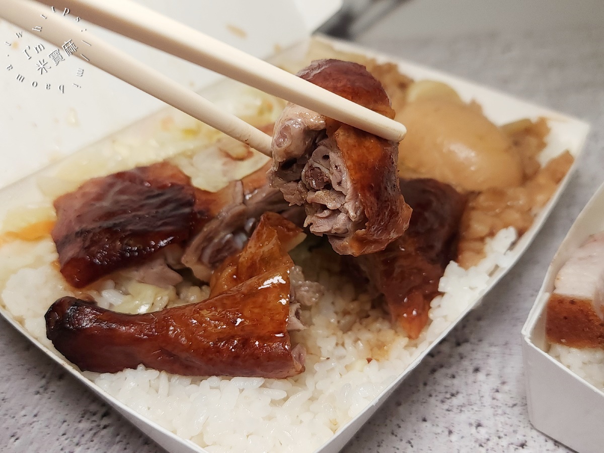 陽城燒臘┃文山區美食。在地人激推的木柵便當扛霸子，爆量燒肉油雞腿飯必吃！