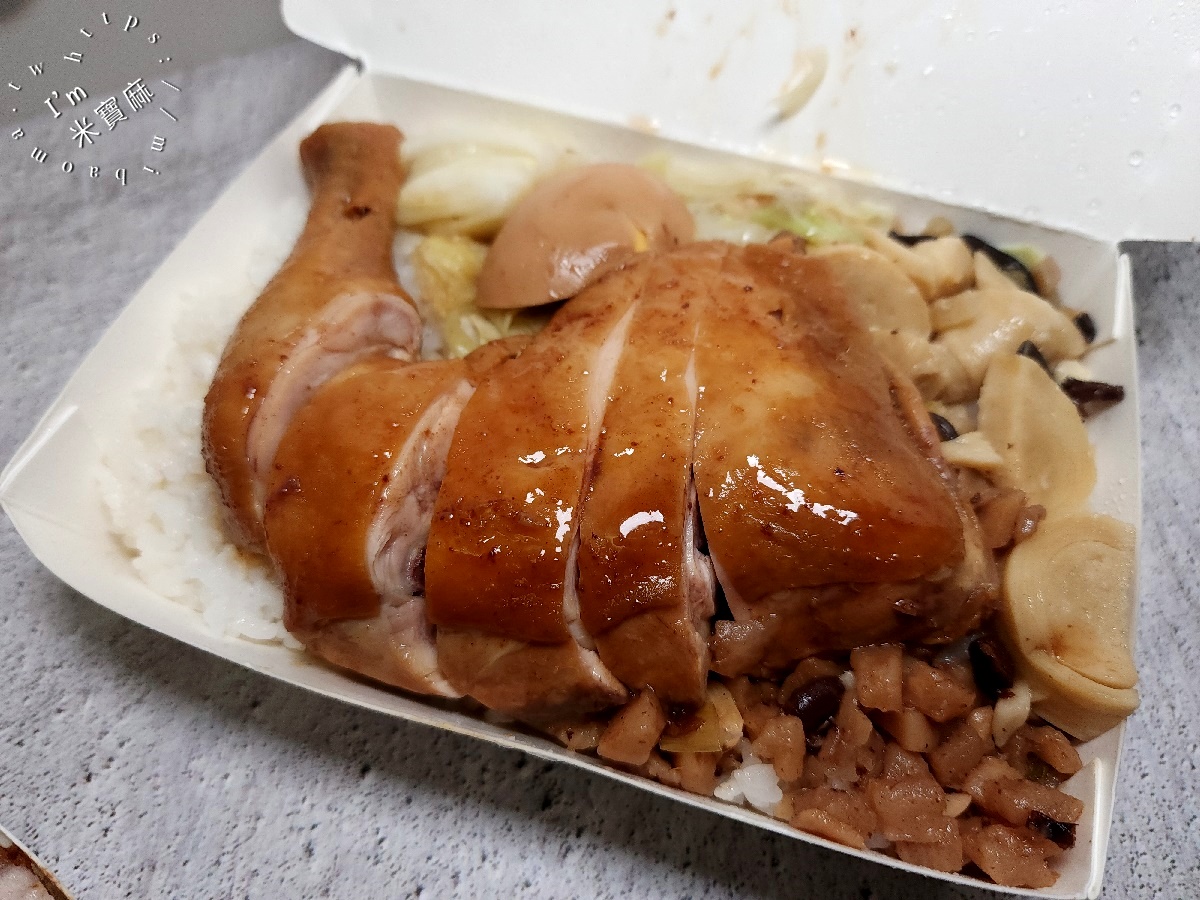 陽城燒臘┃文山區美食。在地人激推的木柵便當扛霸子，爆量燒肉油雞腿飯必吃！