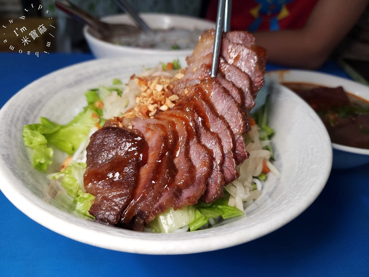 越南家鄉味┃新店美食。味蕾直飛越南的異國美食基地！高CP值河粉、燒肉米線、鮮蝦春捲必吃推薦！