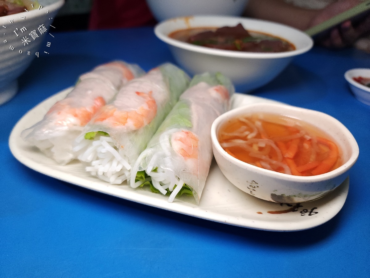 越南家鄉味┃新店美食。味蕾直飛越南的異國美食基地！高CP值河粉、燒肉米線、鮮蝦春捲必吃推薦！