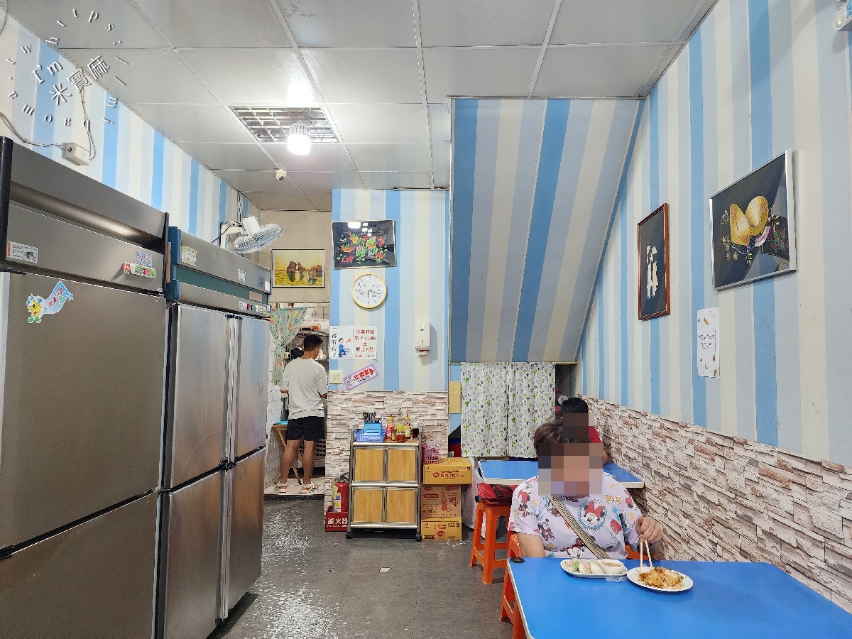 越南家鄉味┃新店美食。味蕾直飛越南的異國美食基地！高CP值河粉、燒肉米線、鮮蝦春捲必吃推薦！