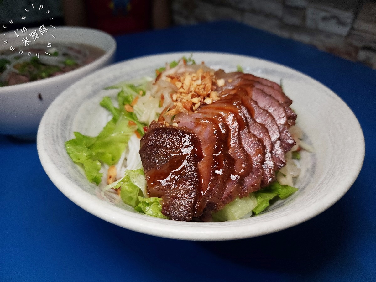越南家鄉味┃新店美食。味蕾直飛越南的異國美食基地！高CP值河粉、燒肉米線、鮮蝦春捲必吃推薦！