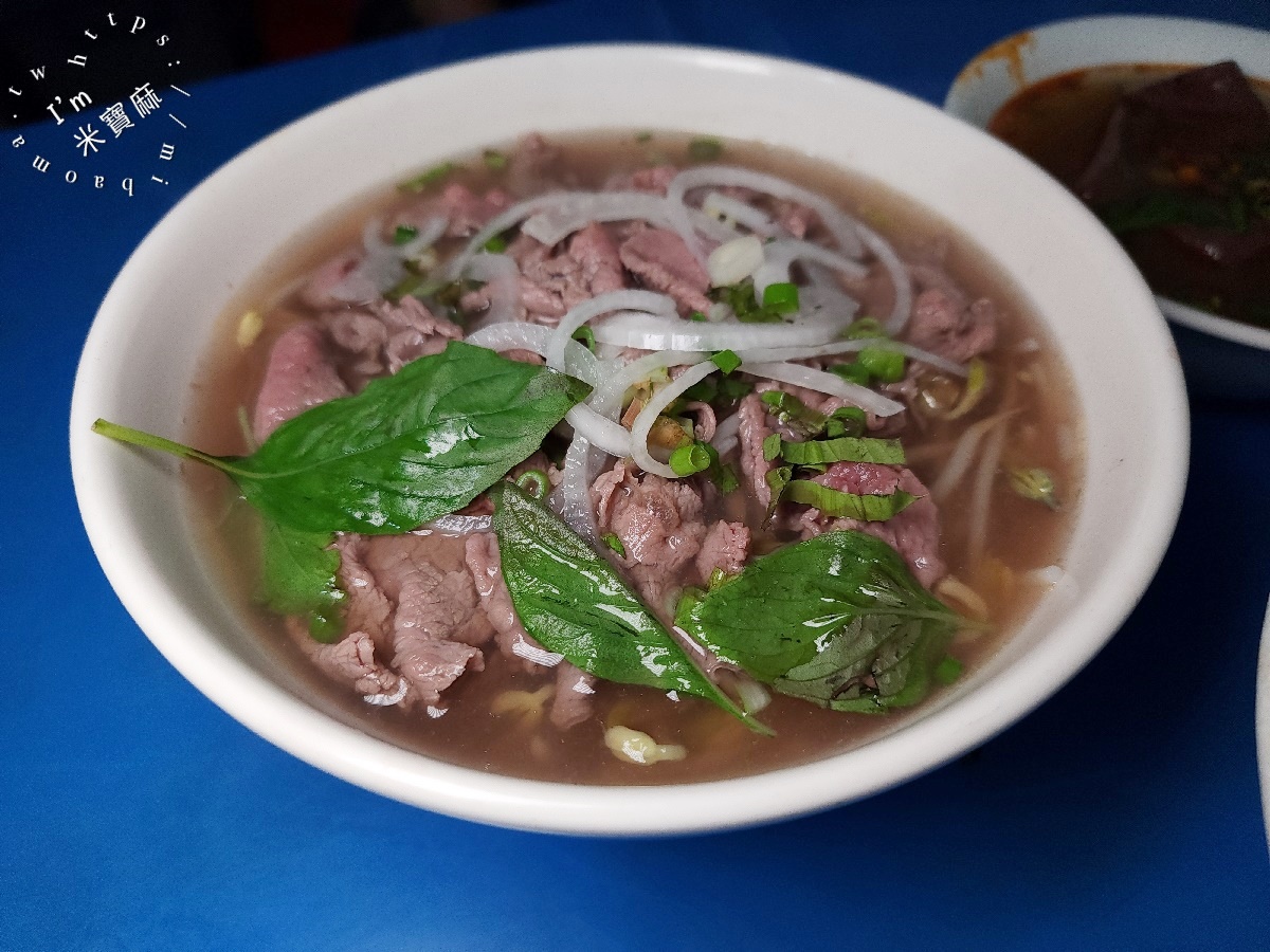 越南家鄉味┃新店美食。味蕾直飛越南的異國美食基地！高CP值河粉、燒肉米線、鮮蝦春捲必吃推薦！