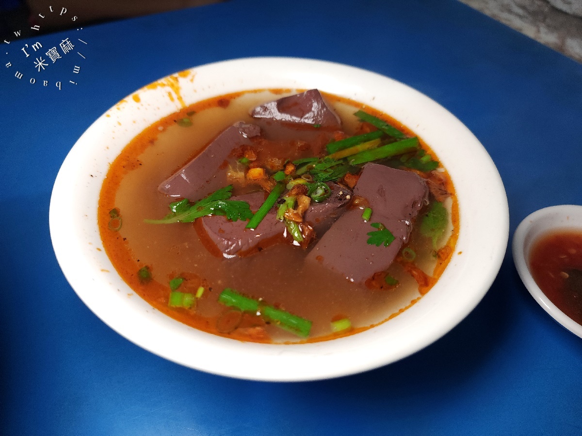 越南家鄉味┃新店美食。味蕾直飛越南的異國美食基地！高CP值河粉、燒肉米線、鮮蝦春捲必吃推薦！