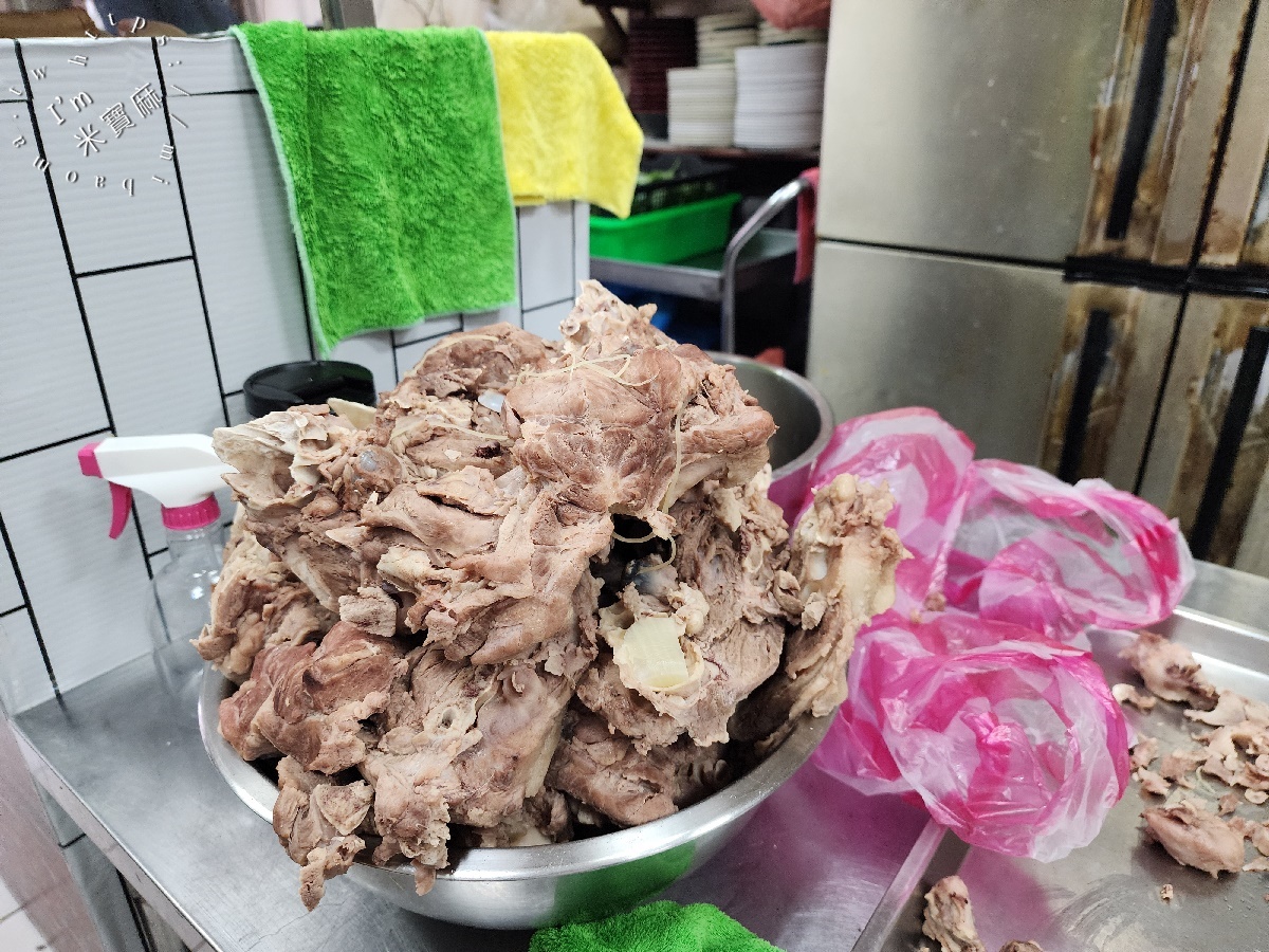 艋舺阿婆冬粉｜萬華美食，70年老字號麵店，古早味黑白切與全餐麵，在地人早午餐首選！