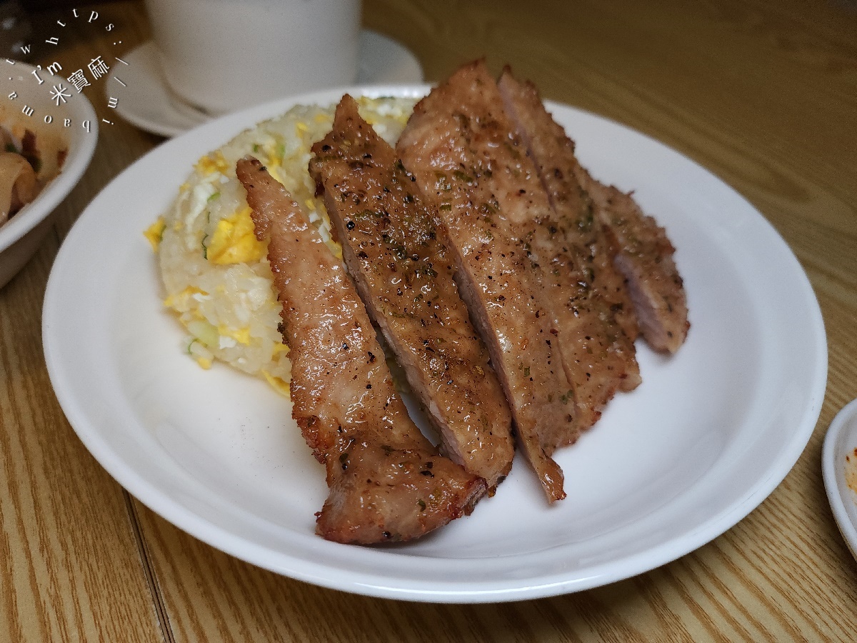四木欣福｜板橋美食。平價鼎泰豐排骨炒飯！麻醬麵、紅油抄手也超銷魂！