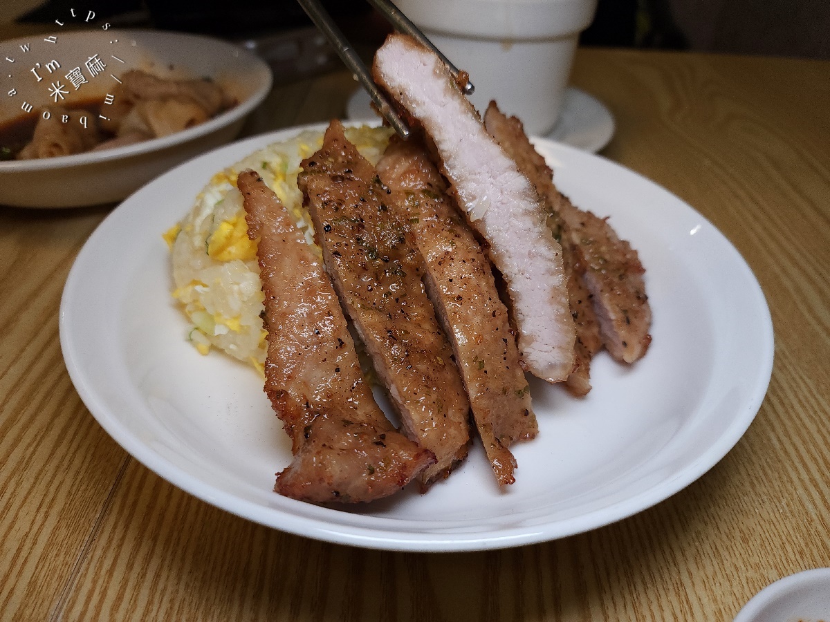 四木欣福｜板橋美食。平價鼎泰豐排骨炒飯！麻醬麵、紅油抄手也超銷魂！