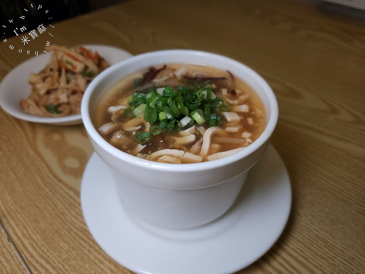 四木欣福｜板橋美食。平價鼎泰豐排骨炒飯！麻醬麵、紅油抄手也超銷魂！