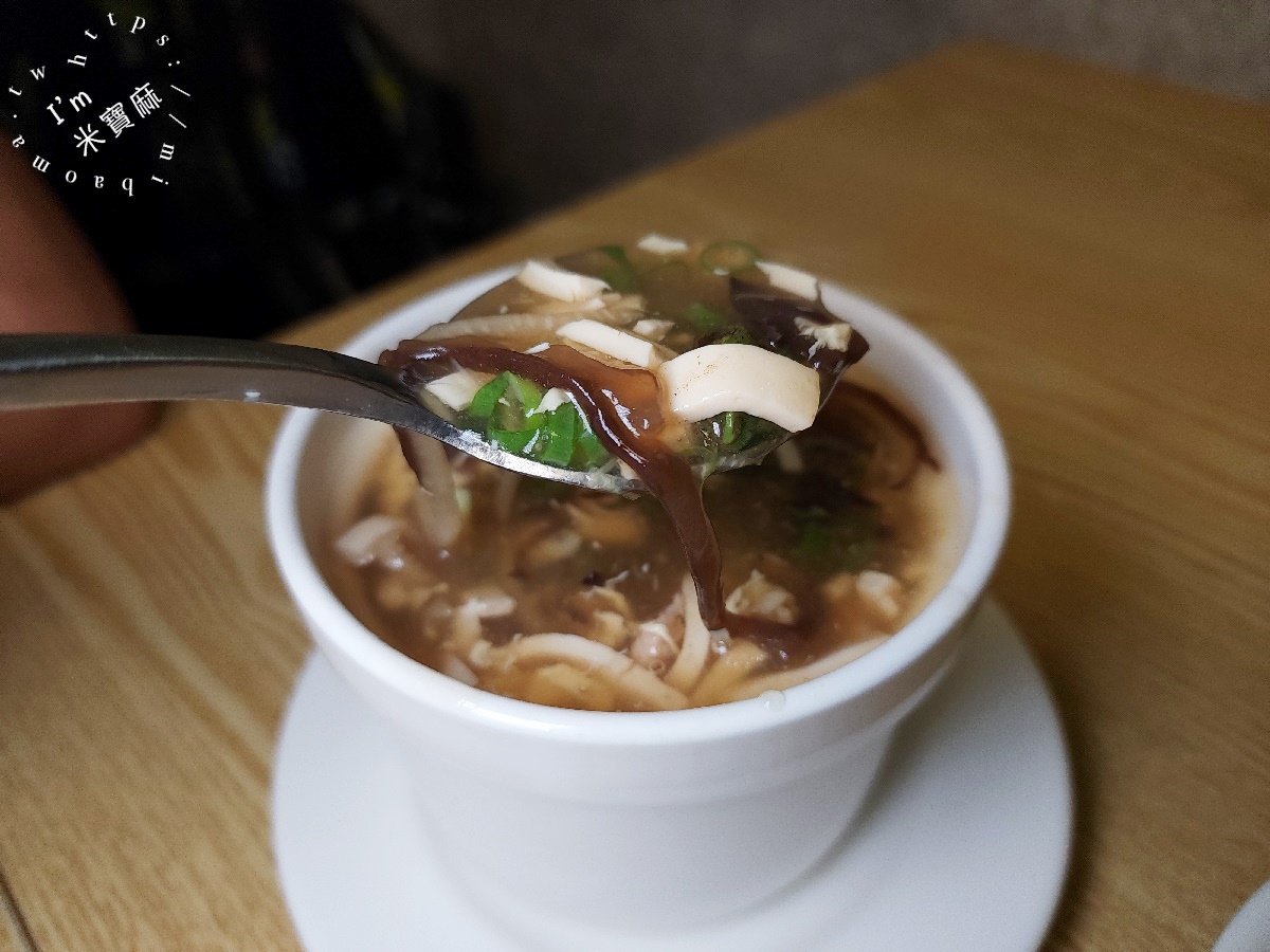 四木欣福｜板橋美食。平價鼎泰豐排骨炒飯！麻醬麵、紅油抄手也超銷魂！