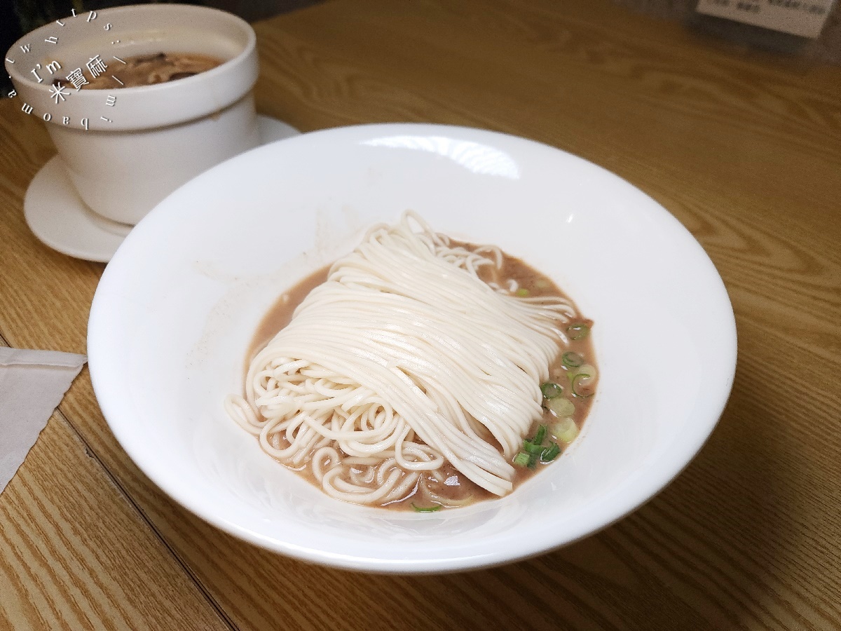 四木欣福｜板橋美食。平價鼎泰豐排骨炒飯！麻醬麵、紅油抄手也超銷魂！
