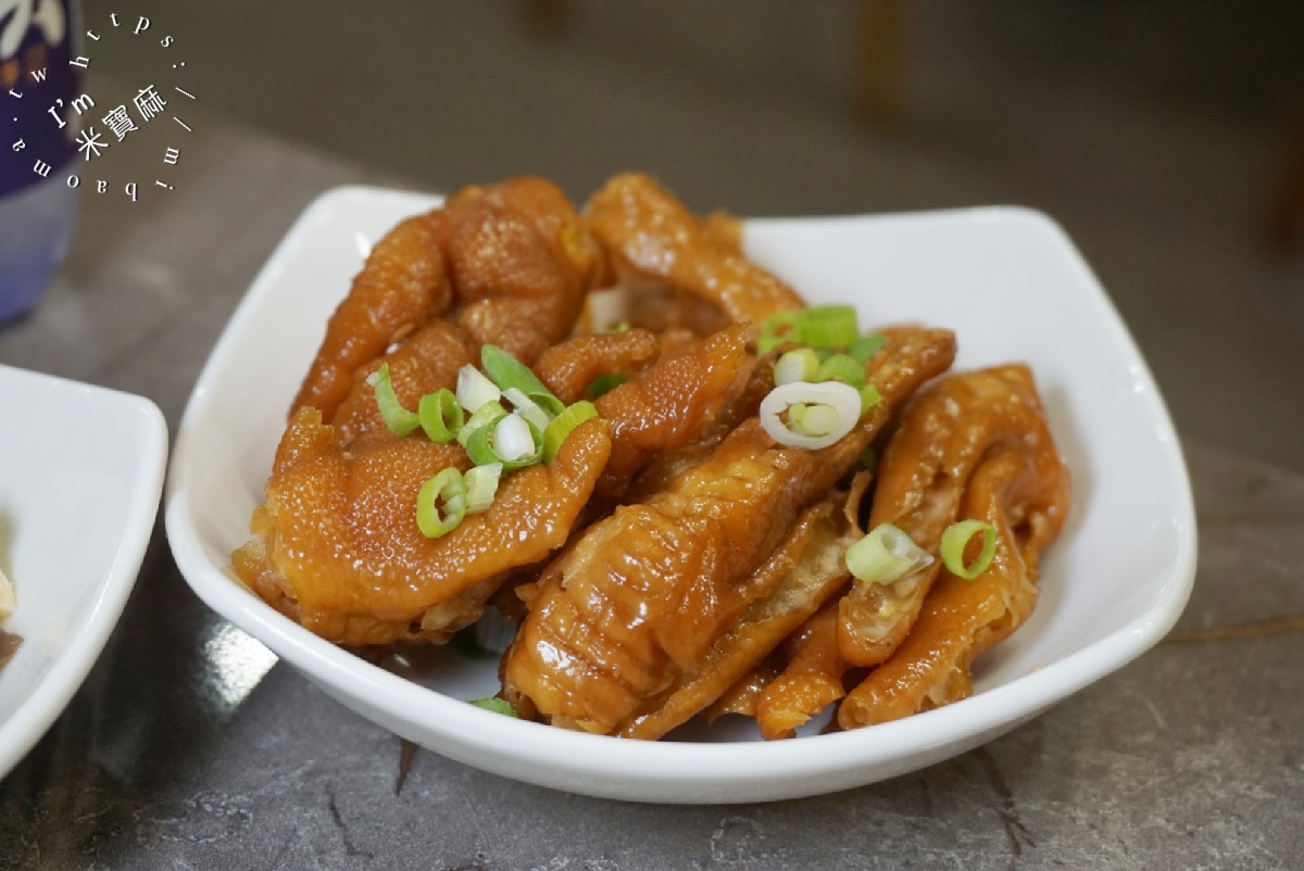 夏功夫｜松山區 中式麵食館，品味經典牛肉麵、功夫骨肉麵、拌麵與獨家滷味小菜，各式湯盅等你來品嘗