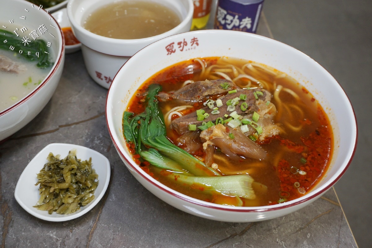 夏功夫｜松山區 中式麵食館，品味經典牛肉麵、功夫骨肉麵、拌麵與獨家滷味小菜，各式湯盅等你來品嘗