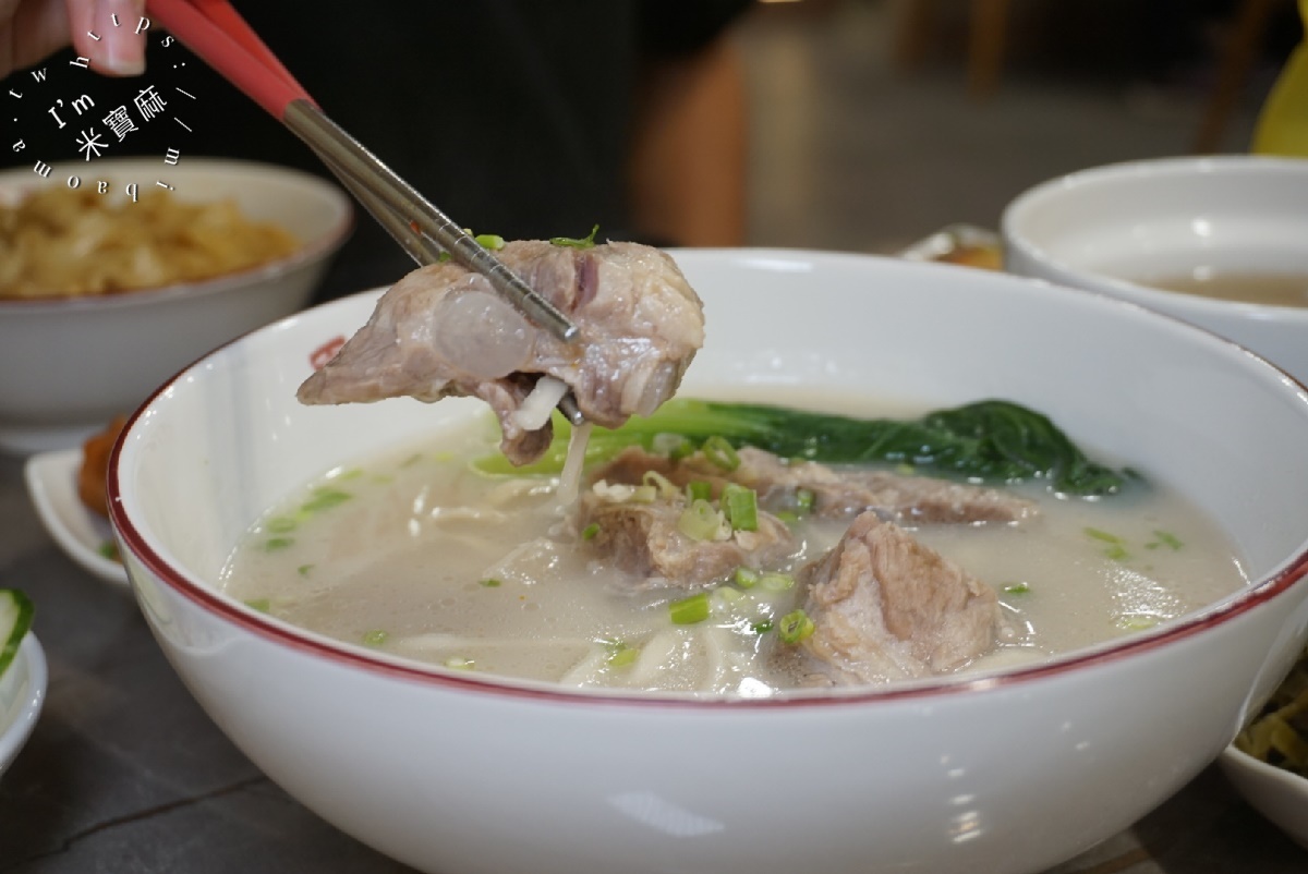 夏功夫｜松山區 中式麵食館，品味經典牛肉麵、功夫骨肉麵、拌麵與獨家滷味小菜，各式湯盅等你來品嘗