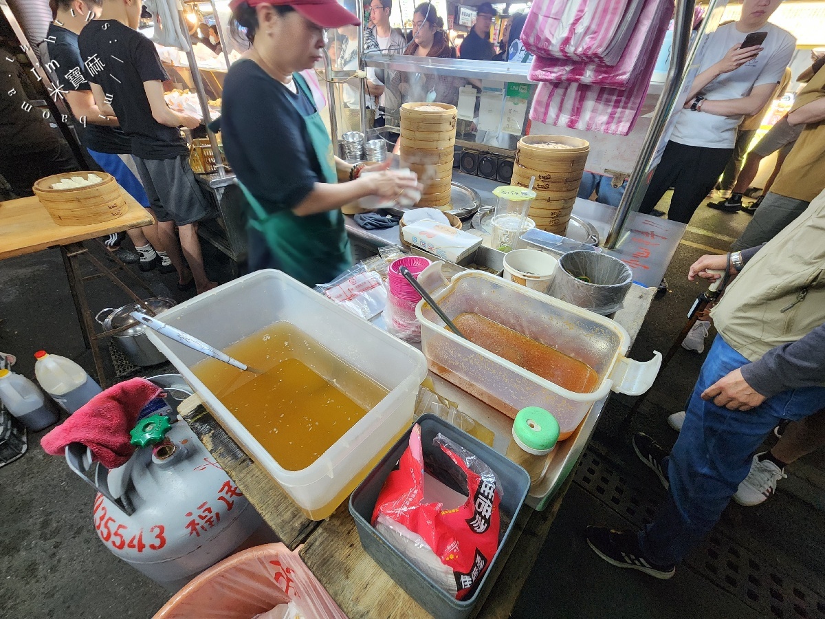 錦記蒸餃專賣店|南機場夜市美食,20年在地必吃,現包現蒸Q彈蒸餃、佛心銅板價吃飽飽! 錦記蒸餃專賣店|南機場夜市美食,20年在地必吃,現包現蒸Q彈蒸餃、佛心銅板價吃飽飽!