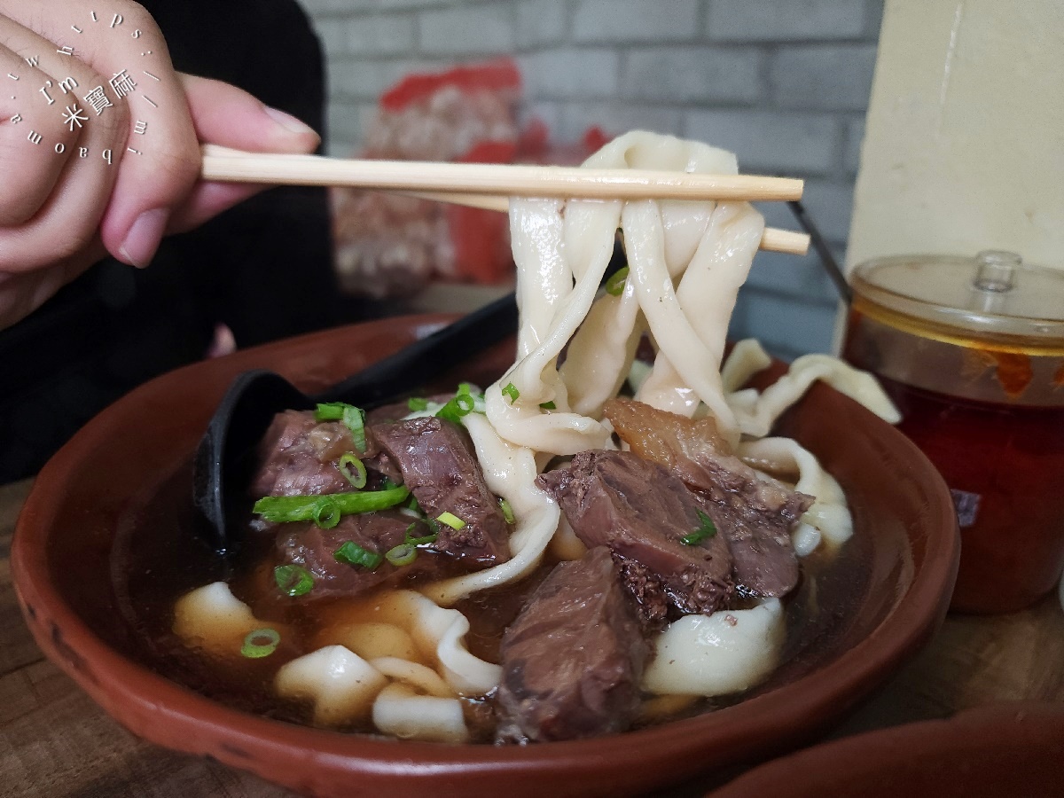 滿豐牛肉麵｜文山區牛肉麵，巷弄裡的排隊傳奇！麻辣、紅燒、免費好茶，一次滿足你的味蕾！