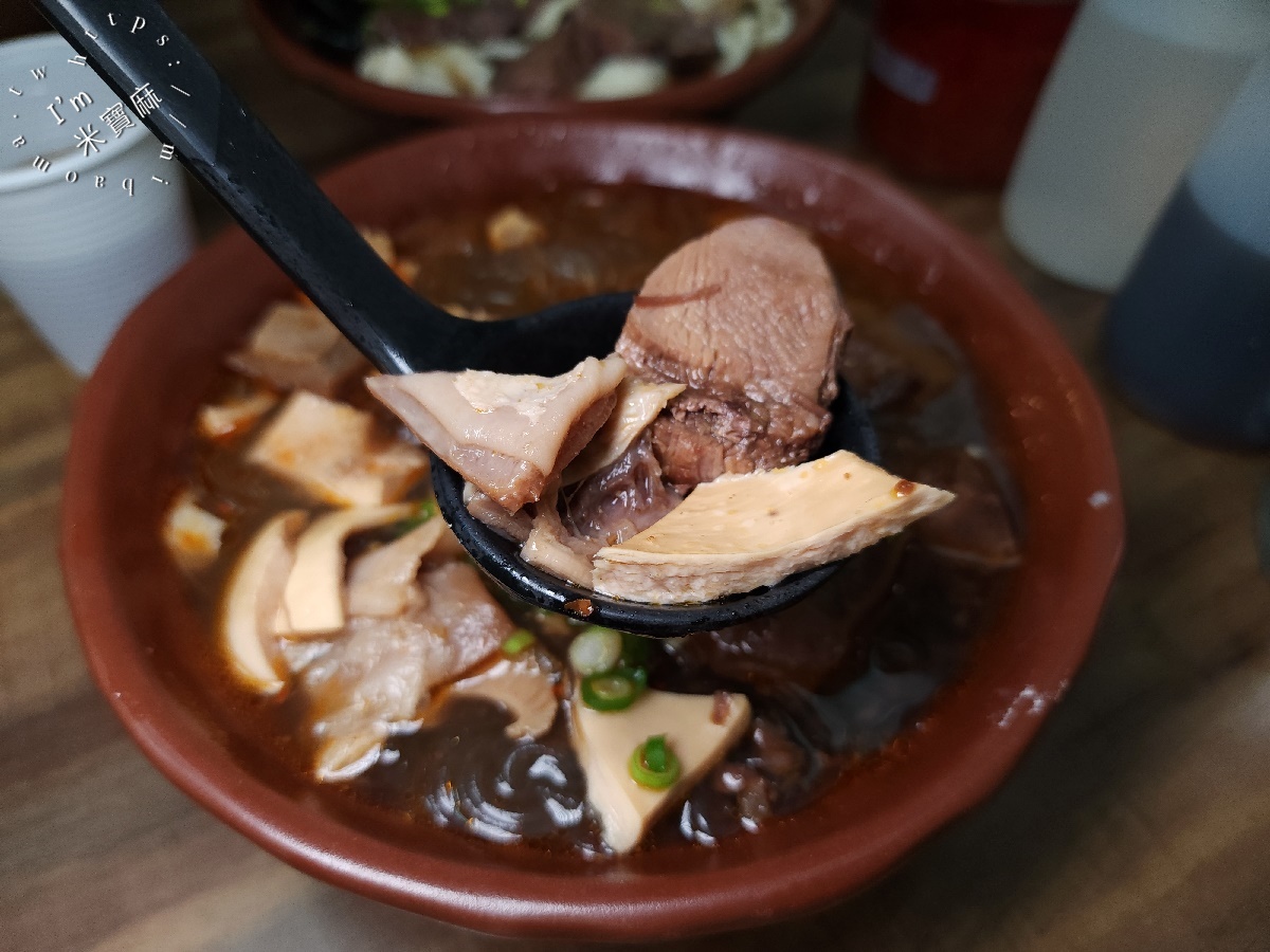 滿豐牛肉麵｜文山區牛肉麵，巷弄裡的排隊傳奇！麻辣、紅燒、免費好茶，一次滿足你的味蕾！