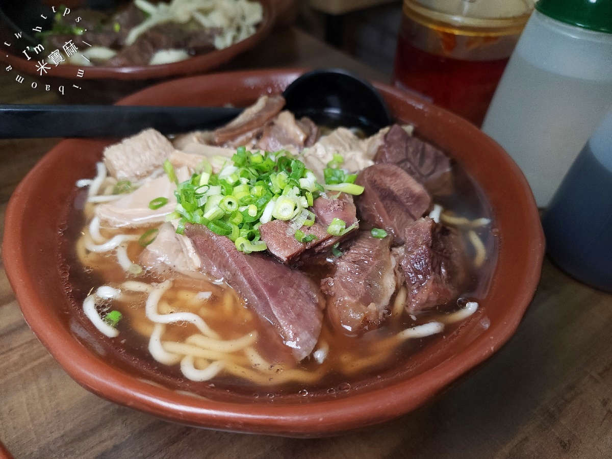 滿豐牛肉麵｜文山區牛肉麵，巷弄裡的排隊傳奇！麻辣、紅燒、免費好茶，一次滿足你的味蕾！