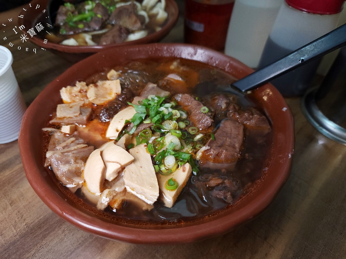 滿豐牛肉麵｜文山區牛肉麵，巷弄裡的排隊傳奇！麻辣、紅燒、免費好茶，一次滿足你的味蕾！