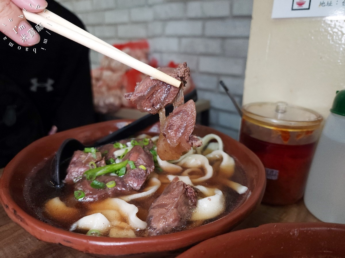滿豐牛肉麵｜文山區牛肉麵，巷弄裡的排隊傳奇！麻辣、紅燒、免費好茶，一次滿足你的味蕾！