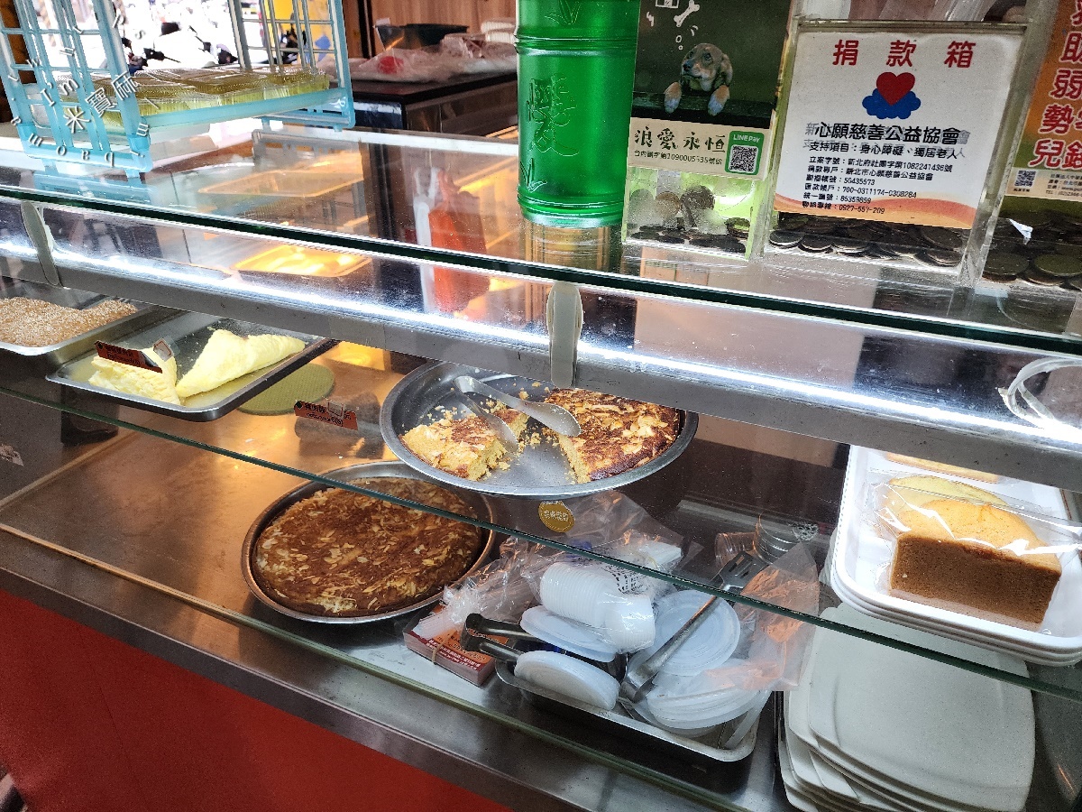 緬甸小吃店 緬甸拉茶店┃中和華新街美食。從香醇奶茶到飽足叉燒乾麵，異國甜點午茶的慢活天堂