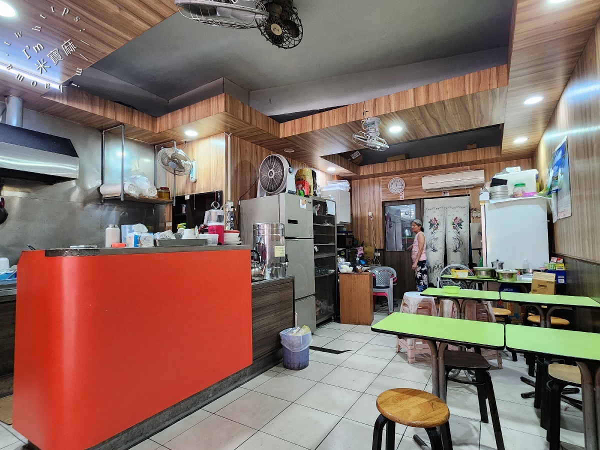 緬甸小吃店 緬甸拉茶店┃中和華新街美食。從香醇奶茶到飽足叉燒乾麵，異國甜點午茶的慢活天堂