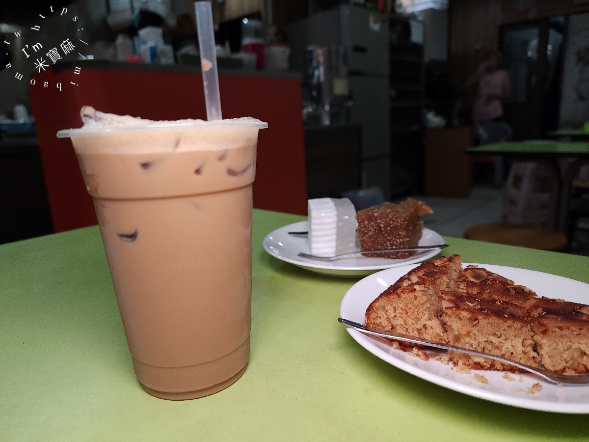 緬甸小吃店 緬甸拉茶店┃中和華新街美食。從香醇奶茶到飽足叉燒乾麵，異國甜點午茶的慢活天堂