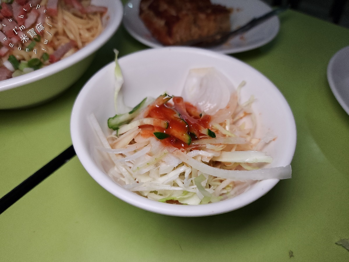 緬甸小吃店 緬甸拉茶店┃中和華新街美食。從香醇奶茶到飽足叉燒乾麵，異國甜點午茶的慢活天堂