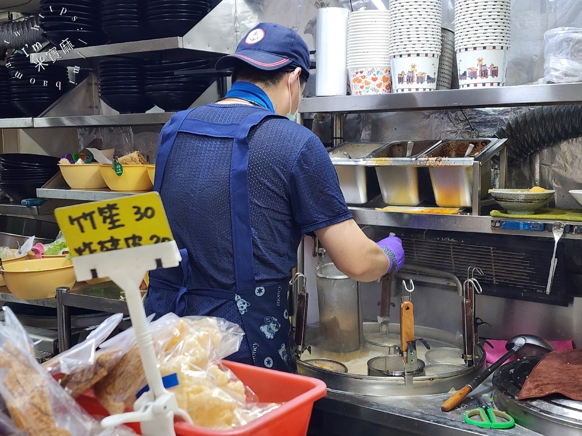 小饞貓骨湯麻辣燙｜興南夜市美食，暖心骨湯麻辣燙，在地人激推的宵夜好選擇！
