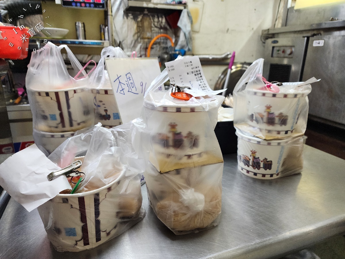 小饞貓骨湯麻辣燙｜興南夜市美食，暖心骨湯麻辣燙，在地人激推的宵夜好選擇！