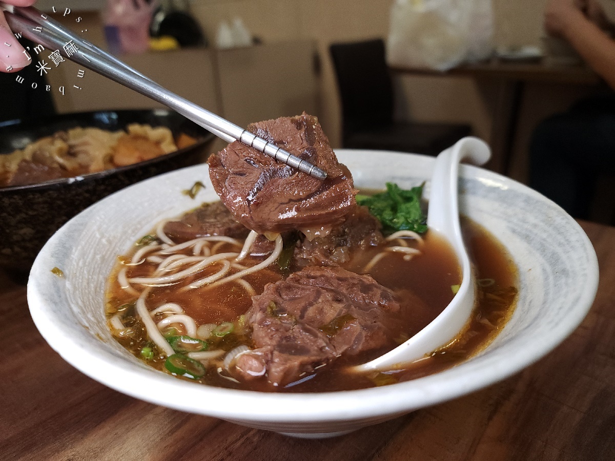 阿達師牛肉麵｜板橋美食，超人氣排隊美食，紅燒麻辣湯頭銷魂暖胃！