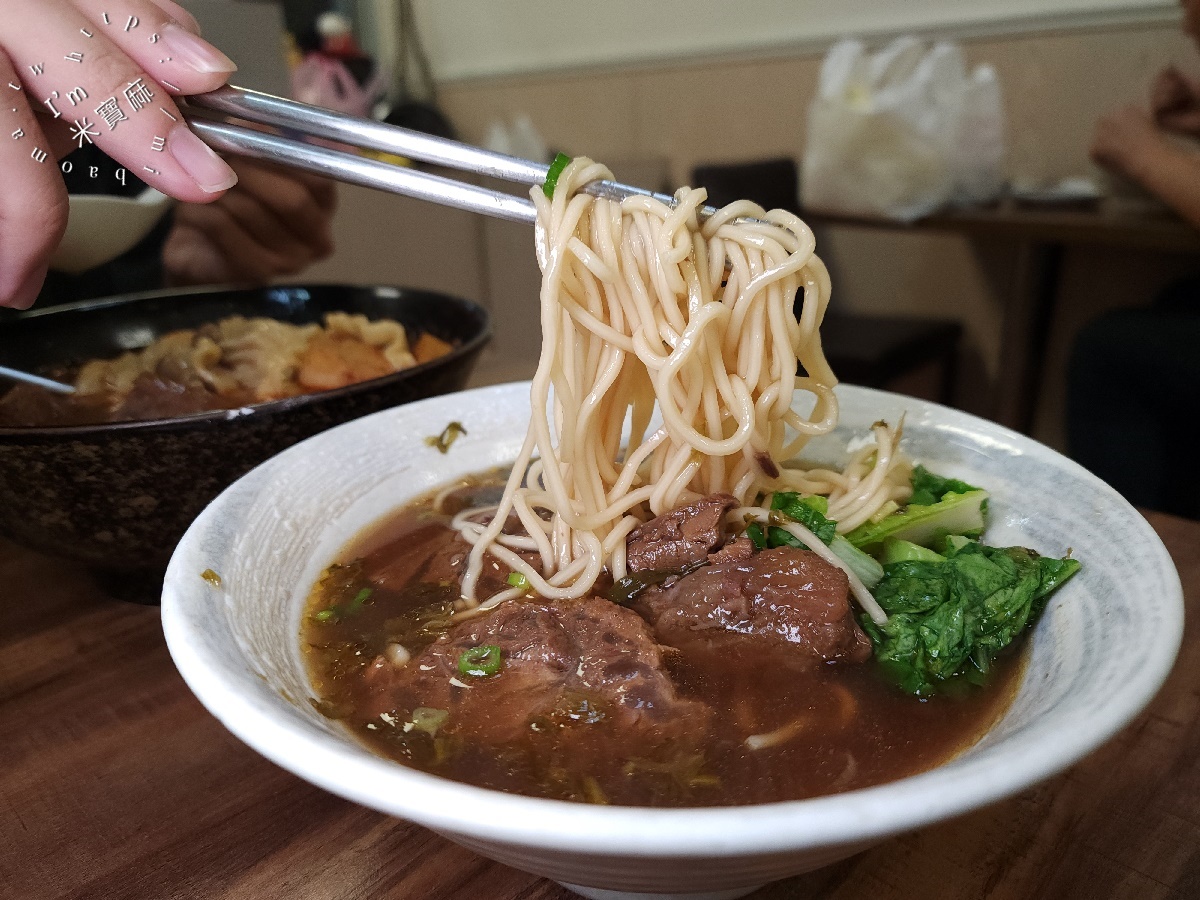 阿達師牛肉麵｜板橋美食，超人氣排隊美食，紅燒麻辣湯頭銷魂暖胃！