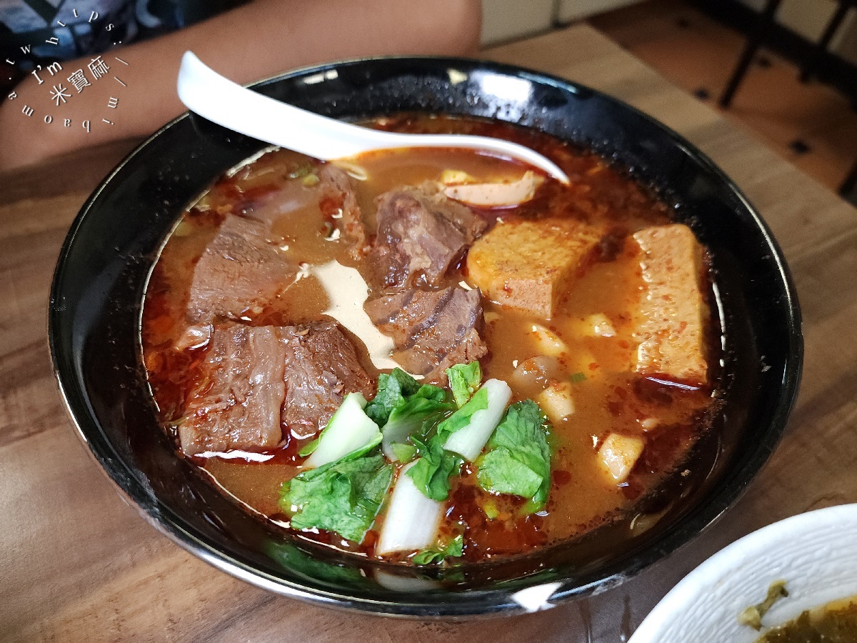 阿達師牛肉麵｜板橋美食，超人氣排隊美食，紅燒麻辣湯頭銷魂暖胃！